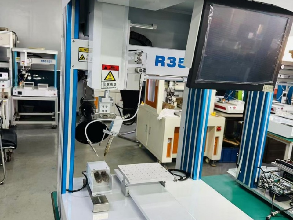 Robot de soldadura R351G